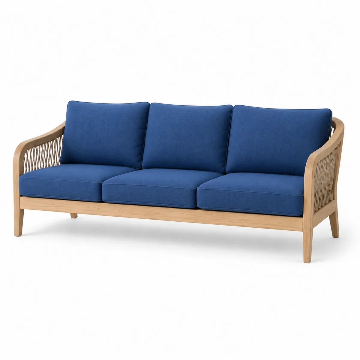 Sofa trzyosobowa z niebieskimi poduszkami i drewnianą ramą